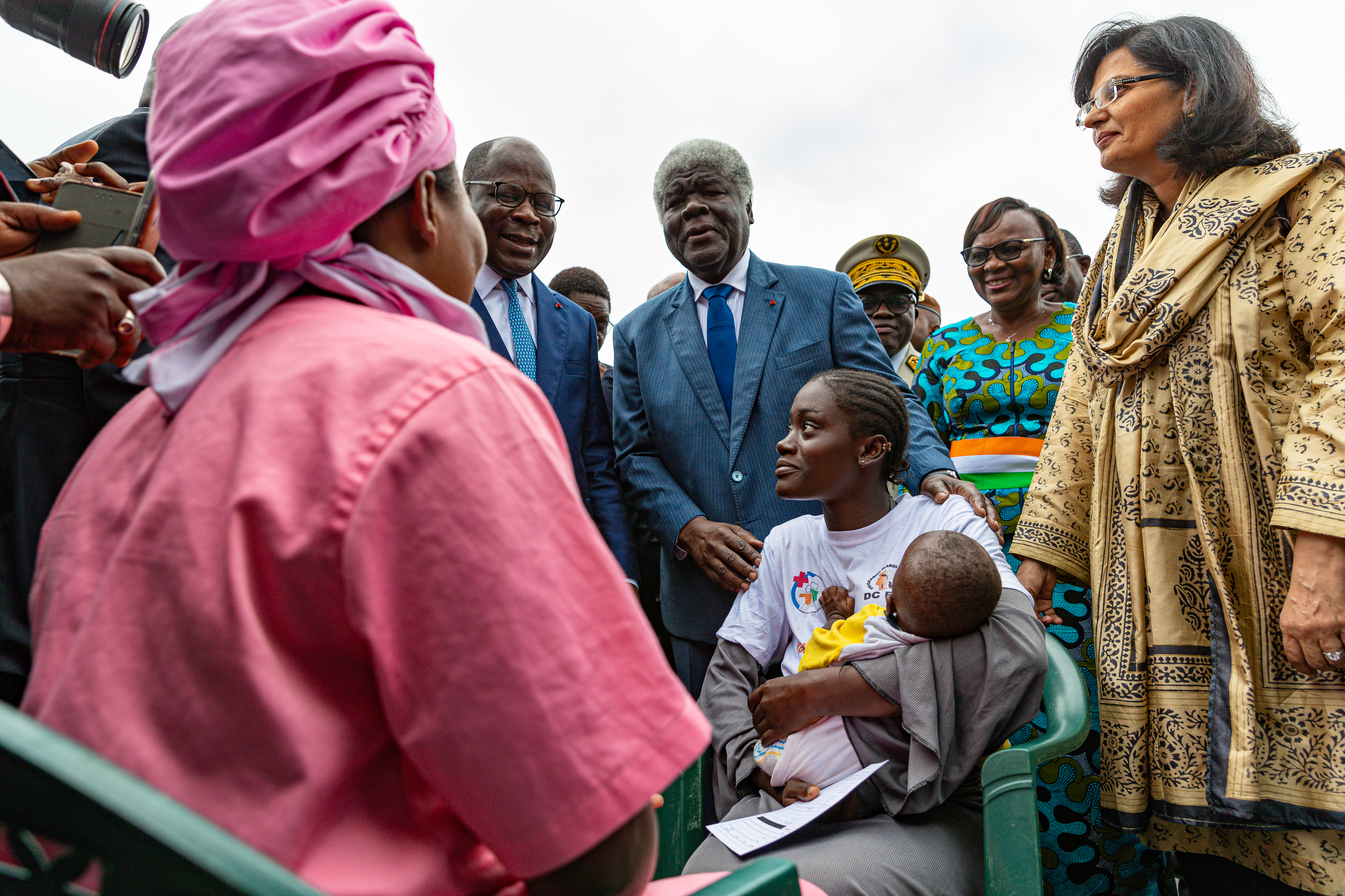 group people in Africa receiving vaccines